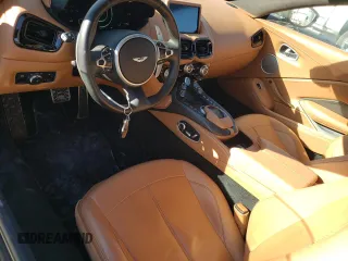 2021 Aston Martin Vantage z VIN SCFSMGBW1MGP05671, wystawiony jako Copart lot #71882173 z przebiegiem 10 940 mil mil oraz . Historia ofert i sprzedaży dostępna na DreamBid. Obrazek 8.