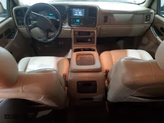 2005 Chevrolet Tahoe Z71 with VIN 1GNEC13T35R215147, listed as a Copart auction lot 84743034 with 152,637 mi miles and Clean Title. Bid and sale history available at carsss.com. Image 8.