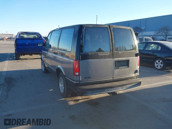 1991 Chevrolet Astro with VIN 1GNDM19Z2MB123653, listed as a IAAI auction lot 41388286 with 175,009 mi miles. Bid and sale history available at carsss.com. Image 3.
