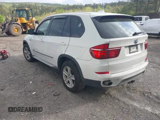 2011 BMW X5 35d z VIN 5UXZW0C53BL371750, wystawiony jako IAAI lot #41931513 z przebiegiem 198 470 mil mil oraz . Historia ofert i sprzedaży dostępna na DreamBid. Obrazek 3.