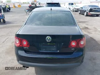 2010 Volkswagen Jetta S z VIN 3VWJZ7AJ9AM079352, wystawiony jako IAAI lot #42360317 z przebiegiem 160 813 mil mil oraz . Historia ofert i sprzedaży dostępna na DreamBid. Obrazek 12.