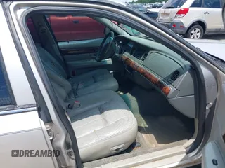 2004 Mercury Grand Marquis LS Premium z VIN 2MEFM75W74X664774, wystawiony jako IAAI lot #42111972 z przebiegiem 273 203 mil mil oraz . Historia ofert i sprzedaży dostępna na DreamBid. Obrazek 5.