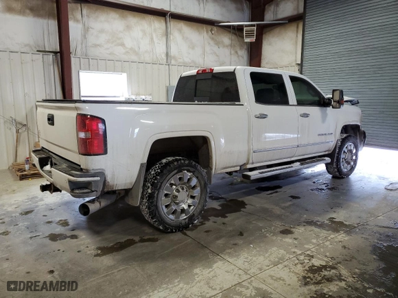 2016 GMC Sierra 2500HD Denali with VIN 1GT12UE80GF172816, listed as a Copart auction lot 43635765 with 81,800 mi miles and Salvage Title. Bid and sale history available at carsss.com. Image 3.