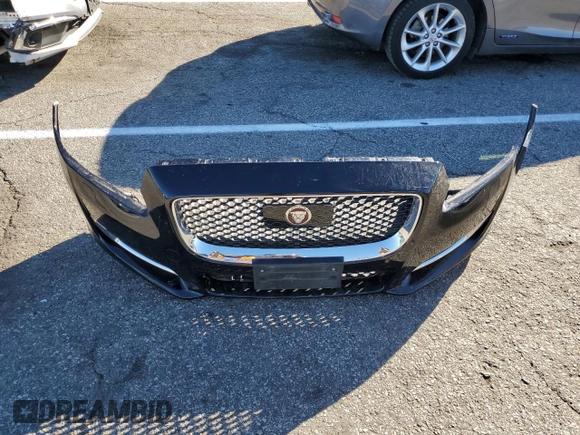 2018 Jaguar XJ with VIN SAJWA1C79J8W14555, listed as a Copart auction lot 39950303 with 86,316 mi miles. Bid and sale history available at carsss.com. Image 12.
