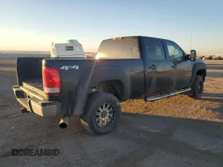 2009 GMC Sierra 2500HD SLT z VIN 1GTHK636X9F173647, wystawiony jako Copart lot #42983015 z przebiegiem 218 046 mil mil oraz Czysty tytuł • Clean title. Historia ofert i sprzedaży dostępna na DreamBid. Obrazek 3.