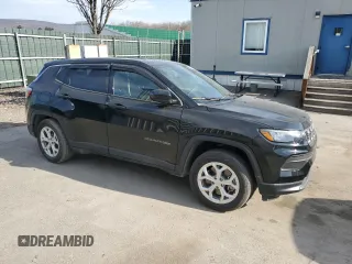 2024 Jeep Compass Sport z VIN 3C4NJDAN9RT171267, wystawiony jako Copart lot #49379715 z przebiegiem 3 194 mil mil oraz Szkoda całkowita • Salvage title. Historia ofert i sprzedaży dostępna na DreamBid. Obrazek 4.