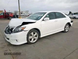 2010 Toyota Camry z VIN 4T1BF3EK4AU561911, wystawiony jako Copart lot #57164665 z przebiegiem 248 218 mil mil oraz Szkoda całkowita • Salvage title. Historia ofert i sprzedaży dostępna na DreamBid. Obrazek 1.