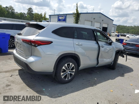2022 Toyota Highlander XLE z VIN 5TDGZRBH3NS254141, wystawiony jako Copart lot #55397545 z przebiegiem 12 352 mil mil oraz Szkoda całkowita • Salvage title. Historia ofert i sprzedaży dostępna na DreamBid. Obrazek 3.