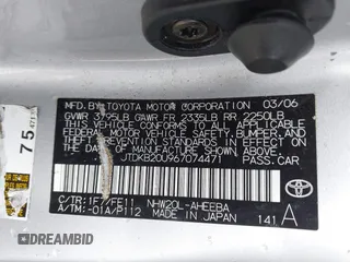 2006 Toyota Prius z VIN JTDKB20U967074471, wystawiony jako IAAI lot #42332013 z przebiegiem 303 162 mil mil oraz . Historia ofert i sprzedaży dostępna na DreamBid. Obrazek 9.