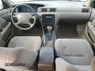 2001 Toyota Camry CE z VIN 4T1BG22K61U765881, wystawiony jako Copart lot #56186975 z przebiegiem 159 817 mil mil oraz Czysty tytuł • Clean title. Historia ofert i sprzedaży dostępna na DreamBid. Obrazek 8.