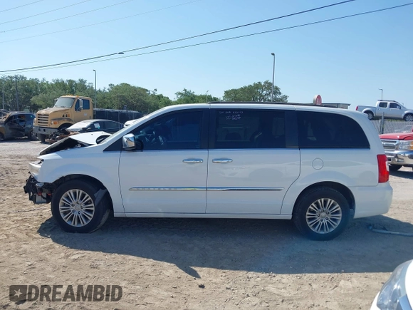 2015 Chrysler Town & Country Touring L with VIN 2C4RC1CG9FR547098, listed as a IAAI auction lot 42135624 with 61,364 mi miles and . Bid and sale history available at DreamBid. Image 15.