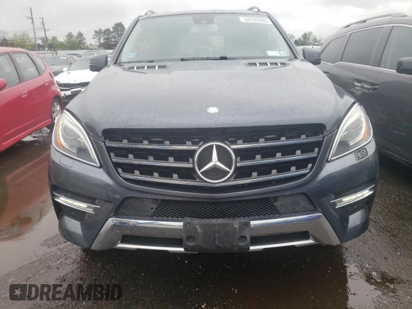 2013 Mercedes-Benz M 550 z VIN 4JGDA7DBXDA151247, wystawiony jako Copart lot #54742695 z przebiegiem 131 205 mil mil oraz Szkoda całkowita • Salvage title. Historia ofert i sprzedaży dostępna na DreamBid. Obrazek 5.
