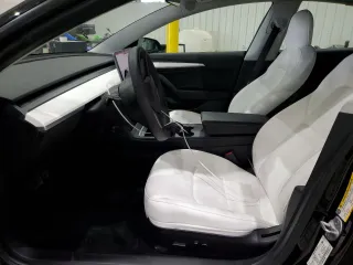 2021 Tesla Model 3 Long Range z VIN 5YJ3E1EB8MF048996, wystawiony jako Copart lot #57501495 z przebiegiem 45 952 mil mil oraz Szkoda całkowita • Salvage title. Historia ofert i sprzedaży dostępna na DreamBid. Obrazek 7.
