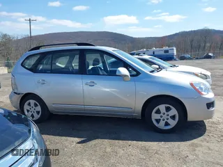 2009 Kia Rondo LX with VIN KNAFG529297274333, listed as a IAAI auction lot 41930091 with 45,960 mi miles. Bid and sale history available at carsss.com. Image 13.