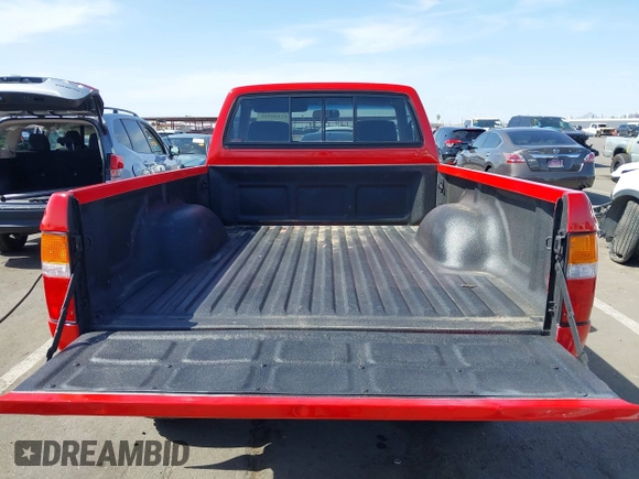 1990 Toyota Pickup DX z VIN JT4RN01P7L7019709, wystawiony jako IAAI lot #42448995 z przebiegiem 144 469 mil mil oraz . Historia ofert i sprzedaży dostępna na DreamBid. Obrazek 8.