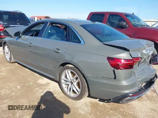 2023 Audi A4 S line Premium Plus z VIN WAUEAAF41PN003020, wystawiony jako IAAI lot #42369885 z przebiegiem 55 960 mil mil oraz . Historia ofert i sprzedaży dostępna na DreamBid. Obrazek 3.