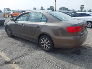 2013 Volkswagen Jetta SE с VIN 3VWDP7AJ1DM372752, выставлен на аукционе IAAI как лот 42380204 с пробегом 186 737 миль миль и . История ставок и продаж доступна на DreamBid. Изображение 3.