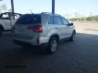 2014 Kia Sorento LX with VIN 5XYKT4A73EG425510, listed as a IAAI auction lot 41882601 with 165,751 mi miles and . Bid and sale history available at carsss.com. Image 4.