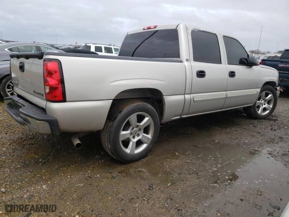 2004 Chevrolet Silverado 1500 Crew Cab LS with VIN 2GCEC13T341382494, listed as a Copart auction lot 45145695 with 142,903 mi miles and Salvage Title. Bid and sale history available at carsss.com. Image 3.