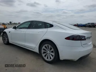 2018 Tesla Model S 75D z VIN 5YJSA1E27JF247900, wystawiony jako Copart lot #52014375 z przebiegiem 106 670 mil mil oraz Szkoda całkowita • Salvage title. Historia ofert i sprzedaży dostępna na DreamBid. Obrazek 2.