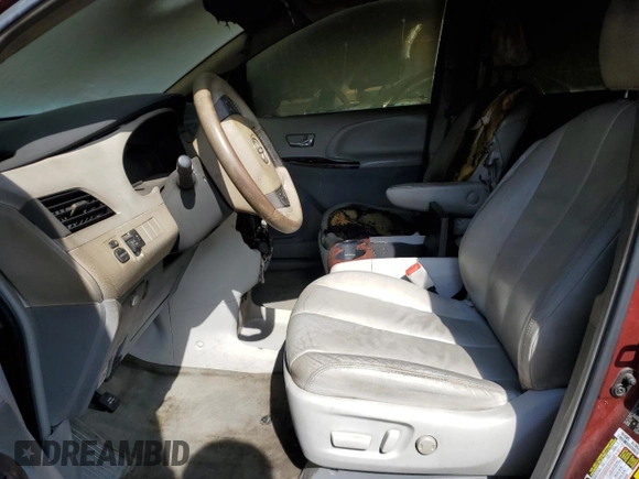 2013 Toyota Sienna XLE с VIN 5TDDK3DC4DS064952, выставлен на аукционе Copart как лот 56797335 с пробегом Не указан миль и Списание • Salvage title. История ставок и продаж доступна на DreamBid. Изображение 7.