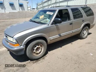 2001 Chevrolet Blazer LT z VIN 1GNDT13W412228837, wystawiony jako Copart lot #56686605 z przebiegiem 160 568 mil mil oraz Szkoda całkowita • Salvage title. Historia ofert i sprzedaży dostępna na DreamBid. Obrazek 1.