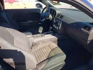 2013 Dodge Challenger R/T z VIN 2C3CDYBT7DH679522, wystawiony jako IAAI lot #41387221 z przebiegiem 122 147 mil mil oraz . Historia ofert i sprzedaży dostępna na DreamBid. Obrazek 5.