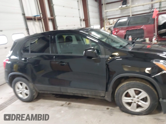 2020 Chevrolet Trax LS with VIN KL7CJNSB1LB319001, listed as a IAAI auction lot 41711318 with 186,101 mi miles. Bid and sale history available at carsss.com. Image 14.
