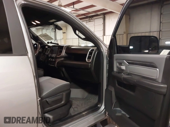 2022 Ram 2500 Big Horn with VIN 3C6UR5DL6NG404729, listed as a IAAI auction lot 41454034 with 44,212 mi miles. Bid and sale history available at carsss.com. Image 5.