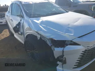 2024 Lexus RX 350h z VIN 2T2BBMCA3RC060822, wystawiony jako IAAI lot #40922424 z przebiegiem 838 mil mil oraz . Historia ofert i sprzedaży dostępna na DreamBid. Obrazek 17.