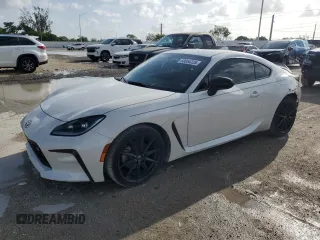 2023 Toyota 86 Premium z VIN JF1ZNBF13P8764107, wystawiony jako Copart lot #60854725 z przebiegiem 4 990 mil mil oraz Czysty tytuł • Clean title. Historia ofert i sprzedaży dostępna na DreamBid. Obrazek 1.