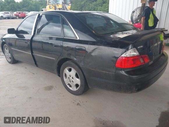 2003 Toyota Avalon XL z VIN 4T1BF28B33U291465, wystawiony jako IAAI lot #42482001 z przebiegiem 203 028 mil mil oraz . Historia ofert i sprzedaży dostępna na DreamBid. Obrazek 3.