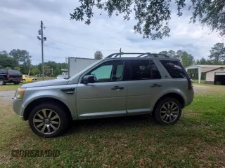 2008 Land Rover LR2 HSE z VIN SALFT24N78H108754, wystawiony jako IAAI lot #42234738 z przebiegiem 164 668 mil mil oraz . Historia ofert i sprzedaży dostępna na DreamBid. Obrazek 2.