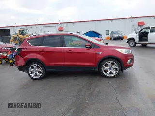 2019 Ford Escape Titanium z VIN 1FMCU9J99KUA18880, wystawiony jako IAAI lot #40830436 z przebiegiem 117 499 mil mil oraz . Historia ofert i sprzedaży dostępna na DreamBid. Obrazek 13.