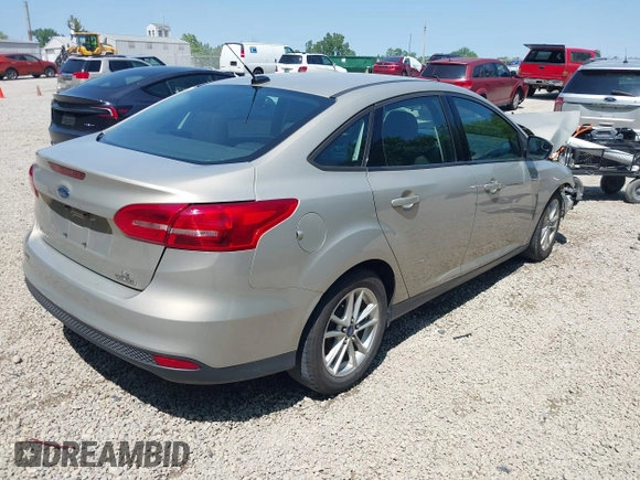 2015 Ford Focus SE z VIN 1FADP3F27FL376151, wystawiony jako IAAI lot #42388275 z przebiegiem 138 947 mil mil oraz . Historia ofert i sprzedaży dostępna na DreamBid. Obrazek 4.