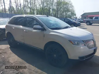 2013 Lincoln MKX z VIN 2LMDJ8JKXDBL20430, wystawiony jako IAAI lot #42151250 z przebiegiem 124 044 mil mil oraz . Historia ofert i sprzedaży dostępna na DreamBid. Obrazek 1.