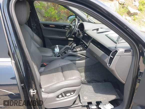 2019 Porsche Cayenne with VIN WP1AA2AY0KDA10815, listed as a IAAI auction lot 42475927 with 74,911 mi miles and . Bid and sale history available at DreamBid. Image 5.