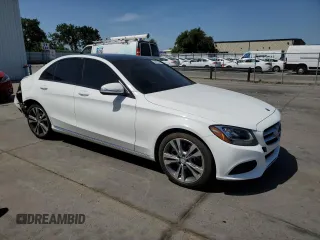2015 Mercedes-Benz C 300 z VIN 55SWF4JB7FU066375, wystawiony jako Copart lot #56979305 z przebiegiem 107 032 mil mil oraz Szkoda całkowita • Salvage title. Historia ofert i sprzedaży dostępna na DreamBid. Obrazek 4.