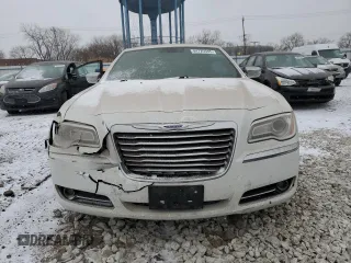 2014 Chrysler 300 with VIN 2C3CCAEGXEH358259, listed as a Copart auction lot 44725945 with 185,481 mi miles and Salvage Title. Bid and sale history available at carsss.com. Image 5.