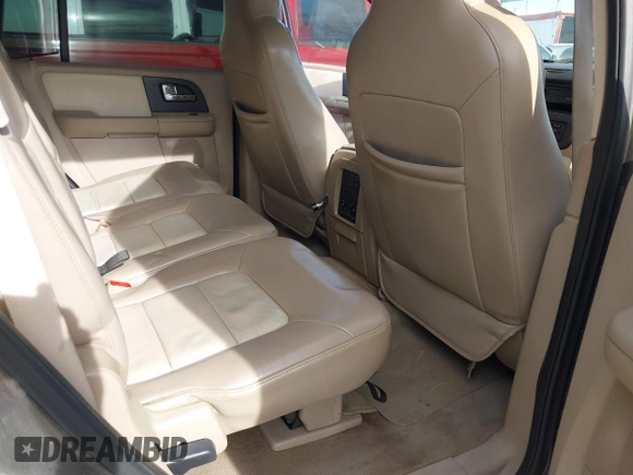 2006 Ford Expedition Eddie Bauer with VIN 1FMPU17526LA70354, listed as a IAAI auction lot 41702780 with 228,195 mi miles. Bid and sale history available at carsss.com. Image 8.