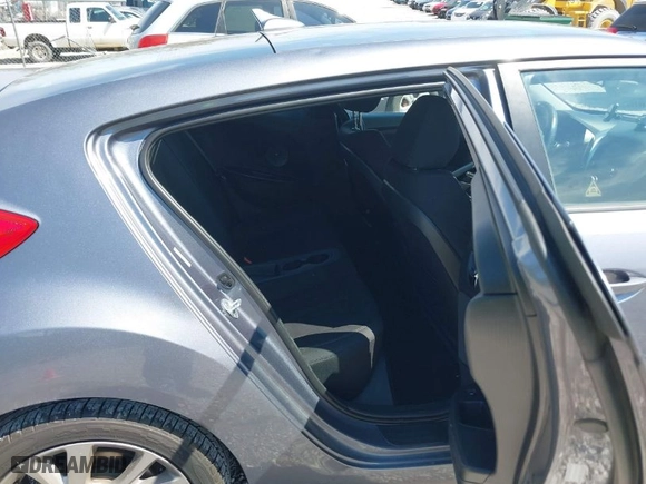 2017 Hyundai Veloster with VIN KMHTC6AD8HU305853, listed as a IAAI auction lot 41915404 with 115,663 mi miles. Bid and sale history available at carsss.com. Image 8.
