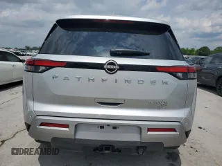 2025 Nissan Pathfinder Platinum z VIN 5N1DR3DJ6SC213429, wystawiony jako Copart lot #54930835 z przebiegiem 2358 mil mil oraz Szkody całkowita. Historia ofert i sprzedaży dostępna na DreamBid. Obrazek 6.