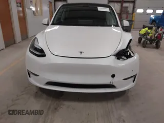 2022 Tesla Model Y Long Range z VIN 7SAYGDEE3NF358487, wystawiony jako IAAI lot #42036969 z przebiegiem 52 723 mil mil oraz . Historia ofert i sprzedaży dostępna na DreamBid. Obrazek 12.