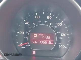 2016 Kia Soul + z VIN KNDJP3A57G7312166, wystawiony jako IAAI lot #42423704 z przebiegiem 106 619 mil mil oraz . Historia ofert i sprzedaży dostępna na DreamBid. Obrazek 15.