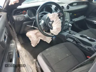 2017 Ford Mustang V6 z VIN 1FA6P8AM8H5286755, wystawiony jako Copart lot #53948355 z przebiegiem 89 888 mil mil oraz Szkoda całkowita • Salvage title. Historia ofert i sprzedaży dostępna na DreamBid. Obrazek 8.