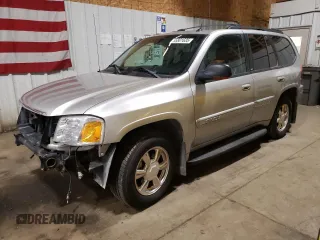 2005 GMC Envoy SLE z VIN 1GKDT13S952261090, wystawiony jako Copart lot #55801635 z przebiegiem 74 727 mil mil oraz Szkody całkowita. Historia ofert i sprzedaży dostępna na DreamBid. Obrazek 1.