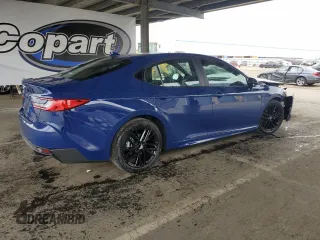 2025 Toyota Camry LE z VIN 4T1DAACK9SU164954, wystawiony jako Copart lot #60821285 z przebiegiem 9 924 mil mil oraz Szkoda całkowita • Salvage title. Historia ofert i sprzedaży dostępna na DreamBid. Obrazek 3.