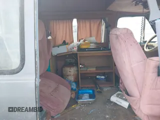 1989 Chevrolet Chevy Van z VIN 1GBEG25K9K7155815, wystawiony jako IAAI lot #41926158 z przebiegiem 634 259 mil mil oraz . Historia ofert i sprzedaży dostępna na DreamBid. Obrazek 8.