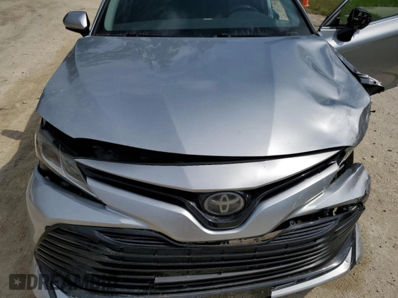 2018 Toyota Camry LE z VIN 4T1B11HK3JU525478, wystawiony jako Copart lot #56112235 z przebiegiem 141 609 mil mil oraz Szkoda całkowita • Salvage title. Historia ofert i sprzedaży dostępna na DreamBid. Obrazek 11.