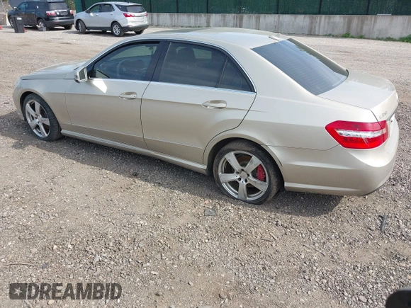 2010 Mercedes-Benz E-Class E 350 Luxury with VIN WDDHF5GBXAA053781, listed as a IAAI auction lot 42040432 with 157,259 mi miles. Bid and sale history available at carsss.com. Image 3.